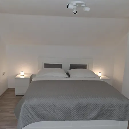 Grosszuegige 100 M2 Mit Terrasse * 林茨