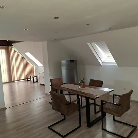 Grosszuegige 100 M2 Mit Terrasse 公寓 *